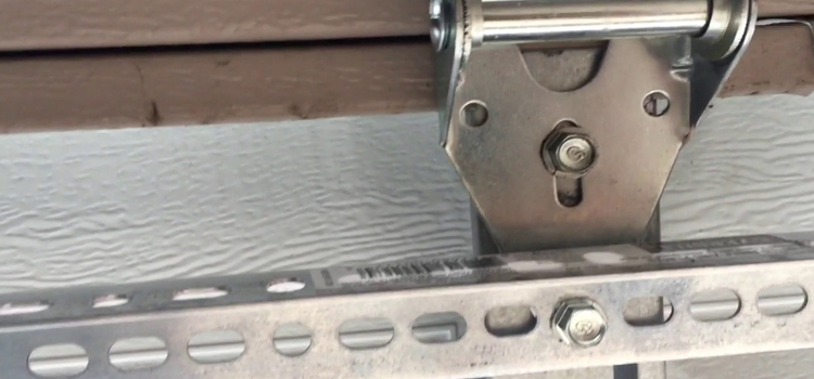 commercial garage door hinges repair in Bracebridge